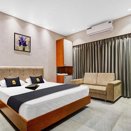 Townhouse Oak Hotel Vaibhav 苏拉特 外观 照片