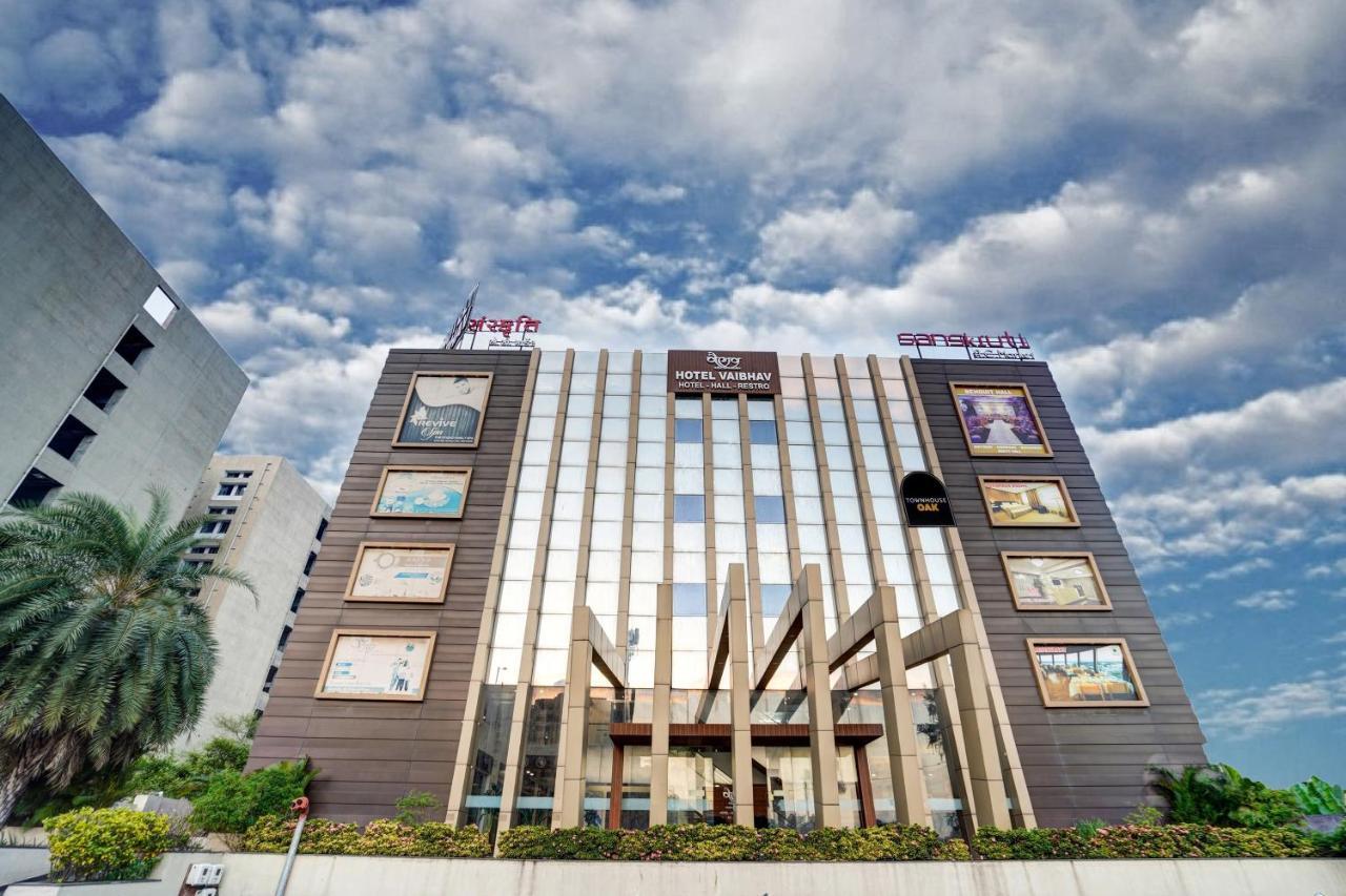 Townhouse Oak Hotel Vaibhav 苏拉特 外观 照片