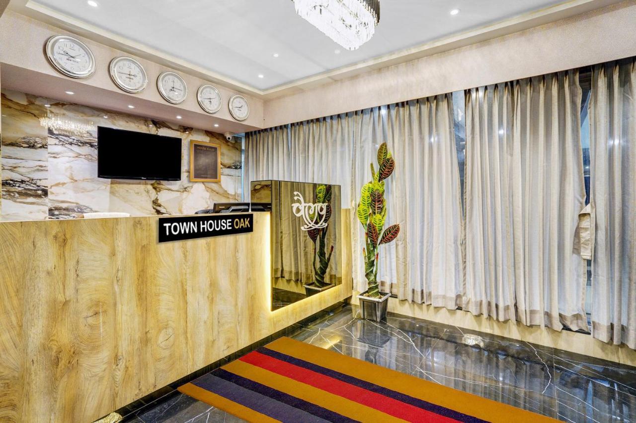 Townhouse Oak Hotel Vaibhav 苏拉特 外观 照片