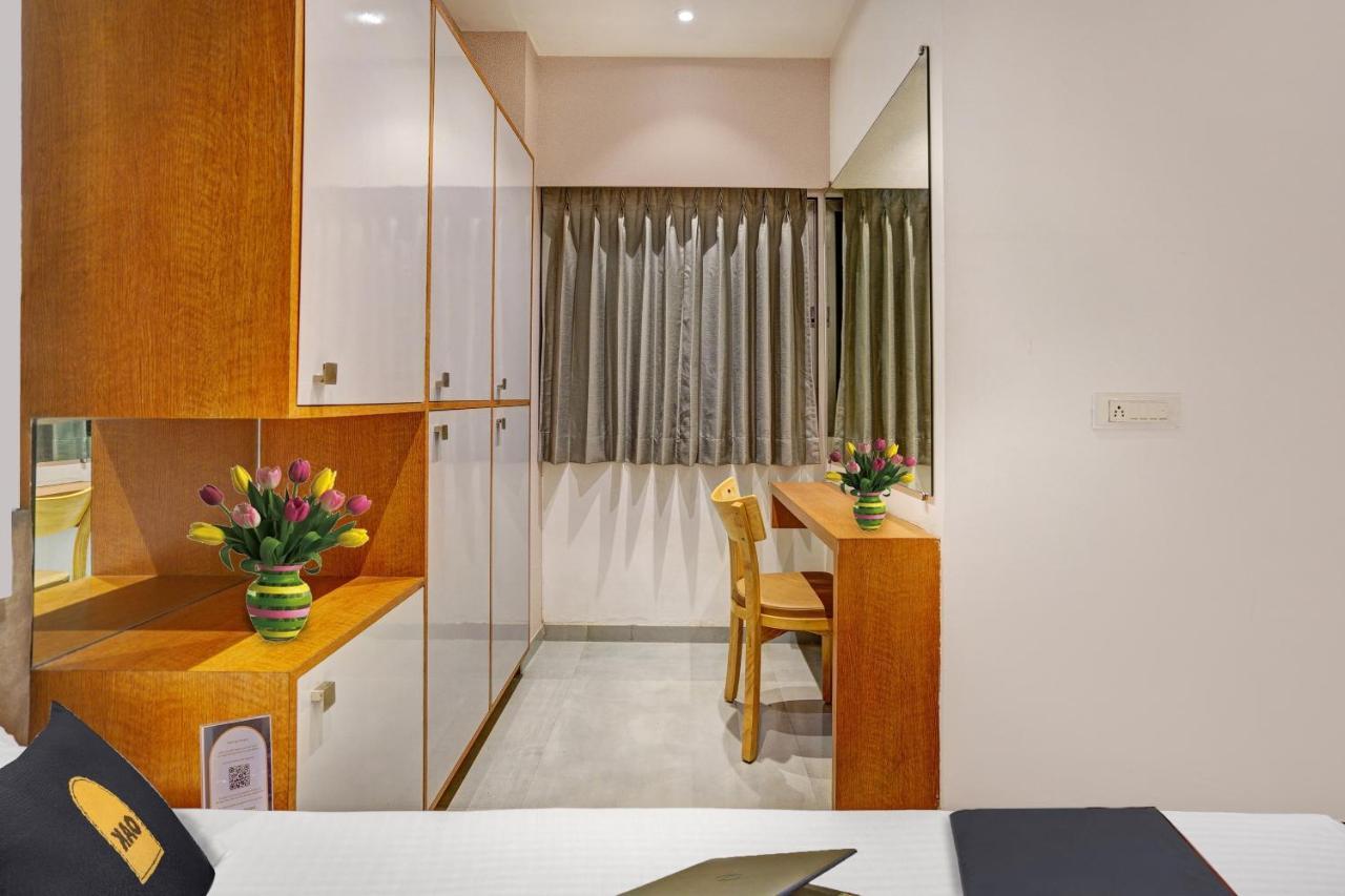Townhouse Oak Hotel Vaibhav 苏拉特 外观 照片