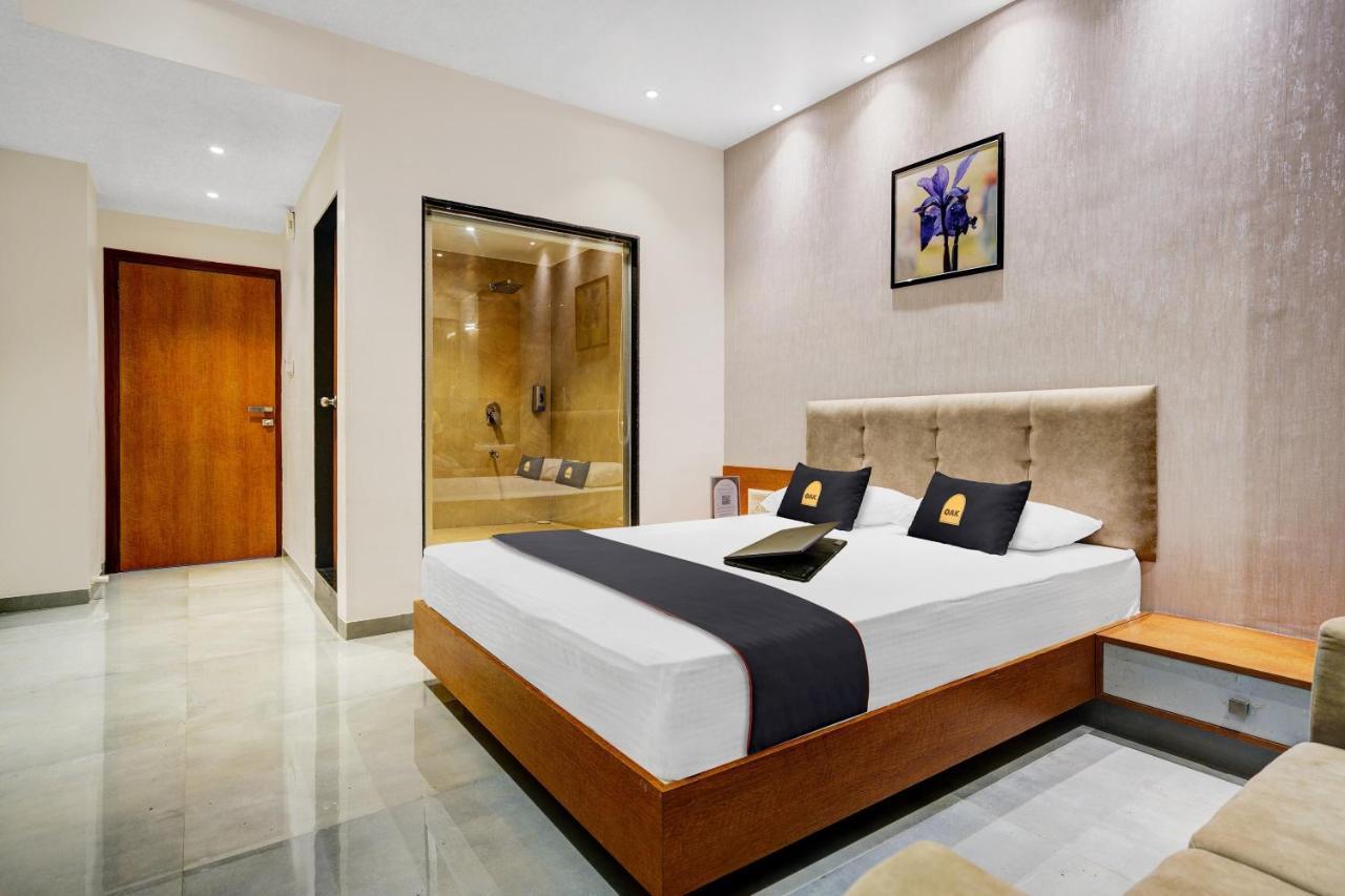 Townhouse Oak Hotel Vaibhav 苏拉特 外观 照片