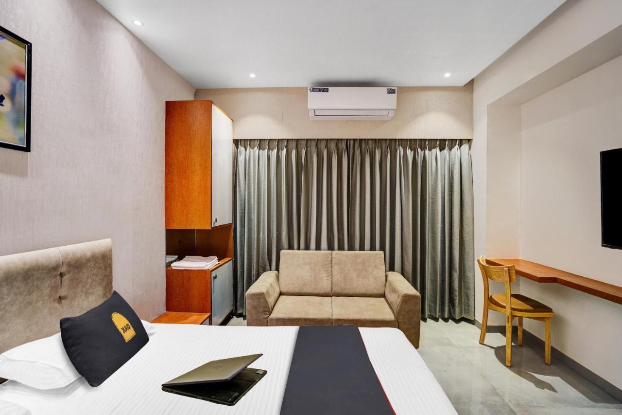 Townhouse Oak Hotel Vaibhav 苏拉特 外观 照片