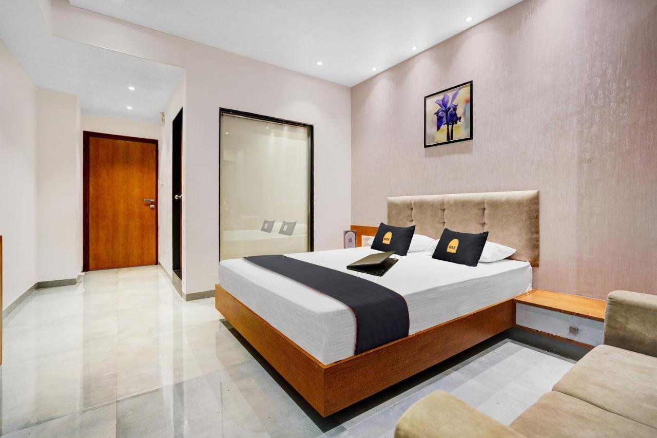 Townhouse Oak Hotel Vaibhav 苏拉特 外观 照片