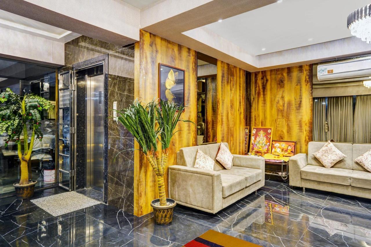 Townhouse Oak Hotel Vaibhav 苏拉特 外观 照片