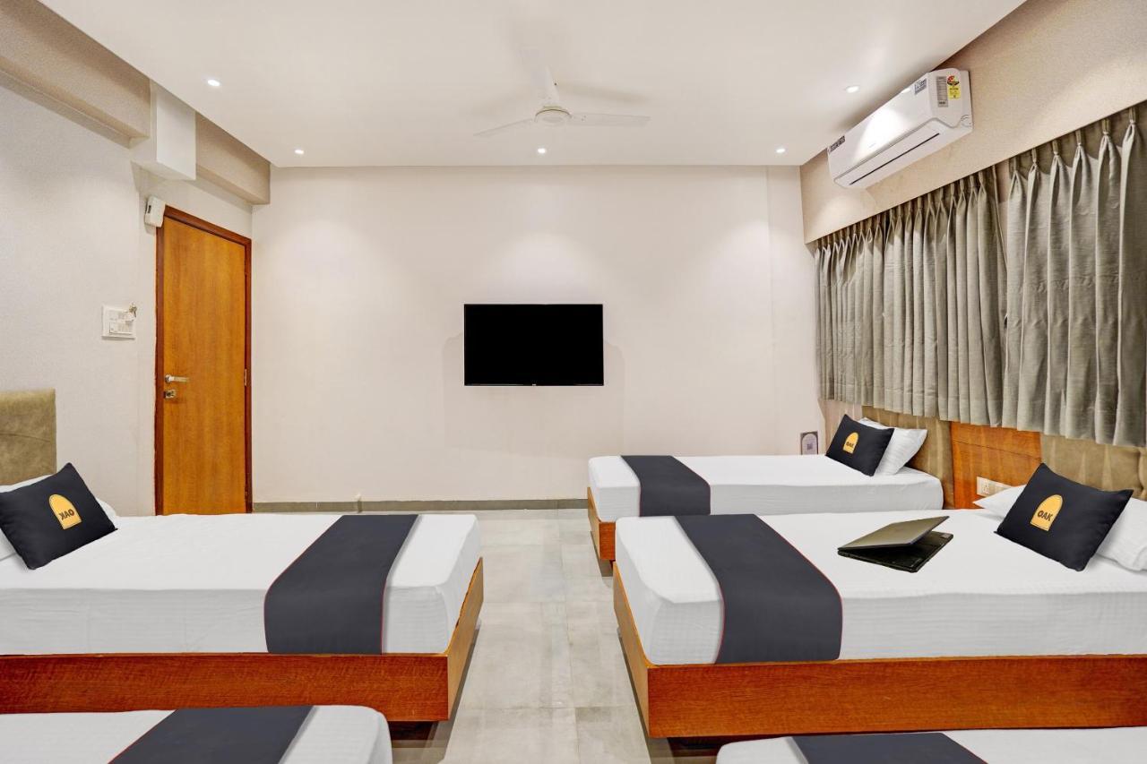 Townhouse Oak Hotel Vaibhav 苏拉特 外观 照片