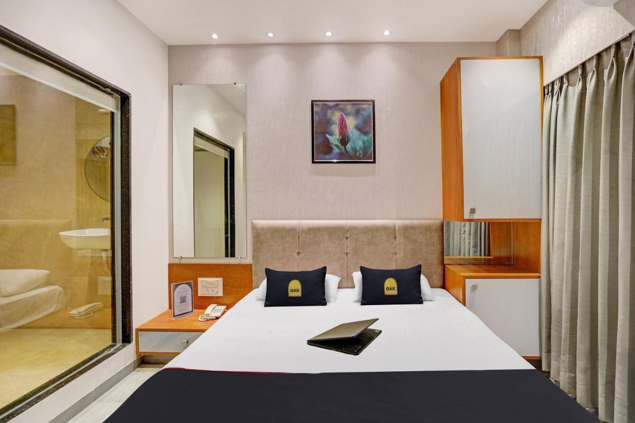 Townhouse Oak Hotel Vaibhav 苏拉特 外观 照片