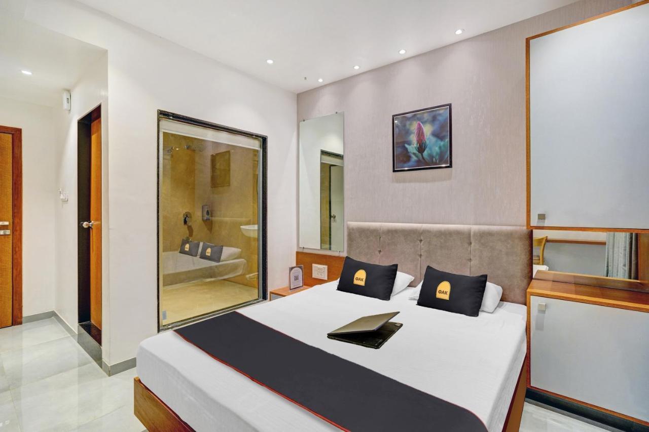 Townhouse Oak Hotel Vaibhav 苏拉特 外观 照片