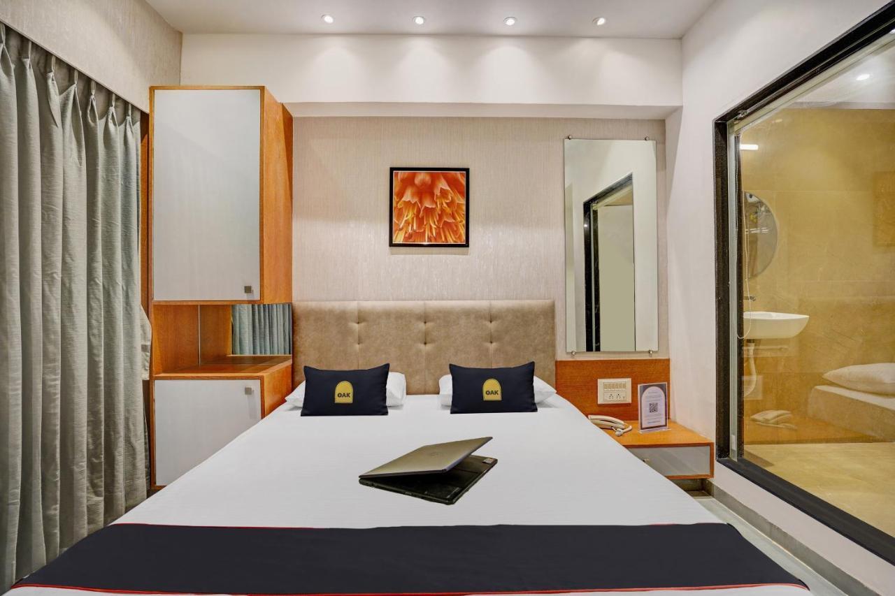 Townhouse Oak Hotel Vaibhav 苏拉特 外观 照片