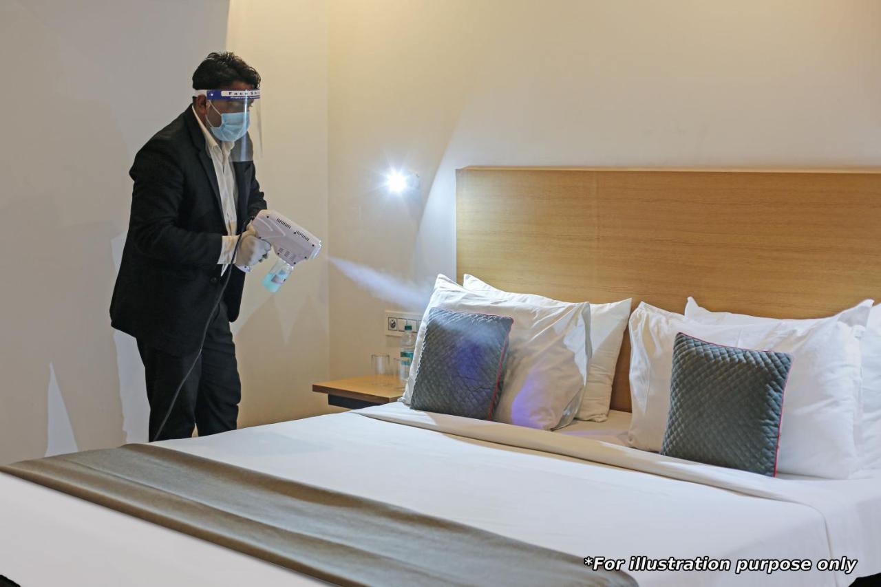 Townhouse Oak Hotel Vaibhav 苏拉特 外观 照片